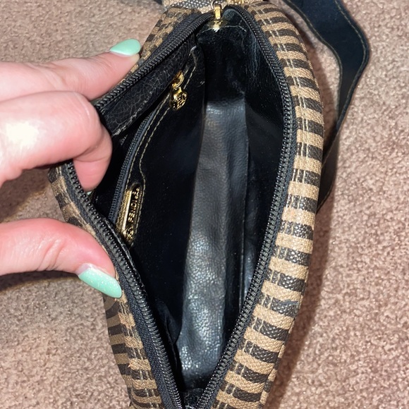 Authentic Vintage Fendi crossbody bag - Picture 6 of 11